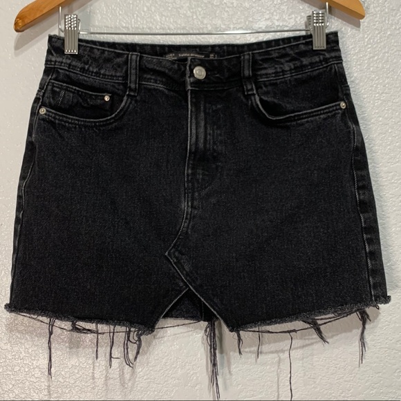 Zara Trafaluc Black Denim Mini Skirt Raw Hem - Picture 2 of 10